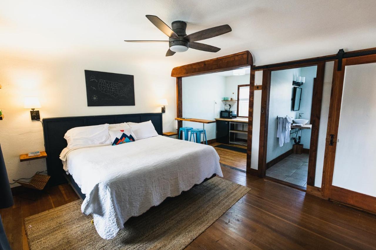 Left Coast Lodge - Pet Friendly Sisters Exterior photo