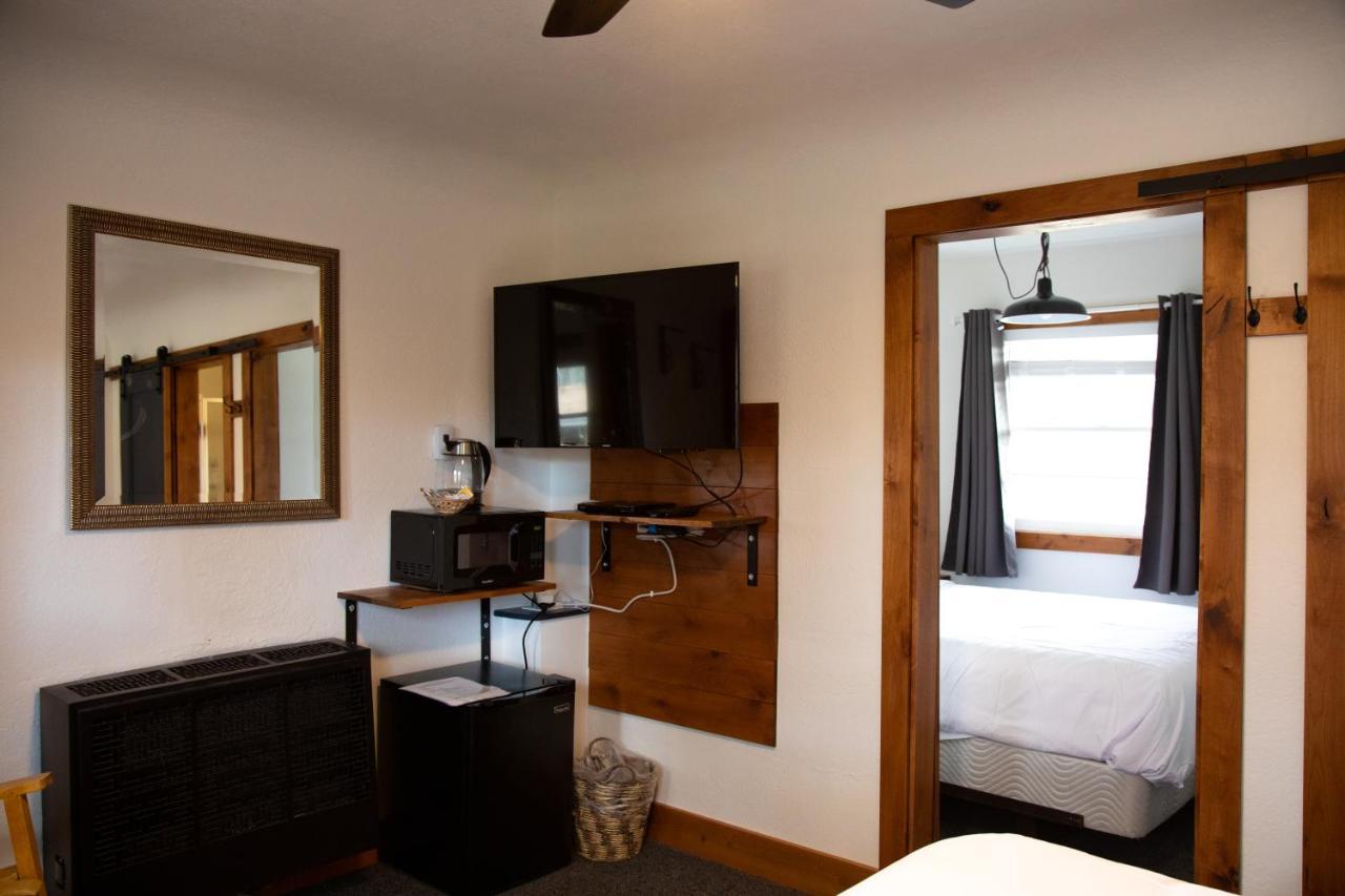 Left Coast Lodge - Pet Friendly Sisters Exterior photo