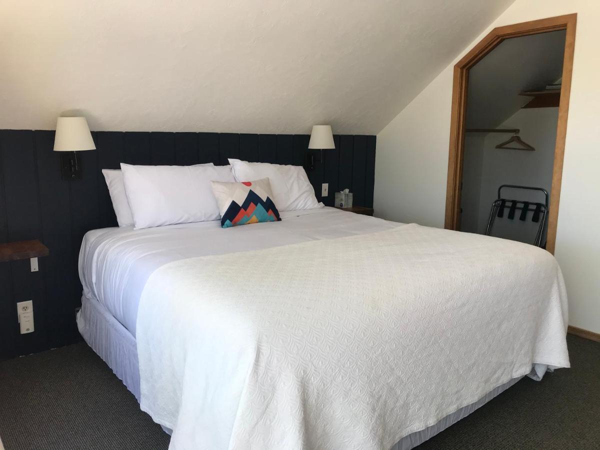 Left Coast Lodge - Pet Friendly Sisters Exterior photo