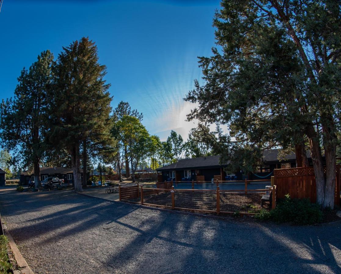 Left Coast Lodge - Pet Friendly Sisters Exterior photo